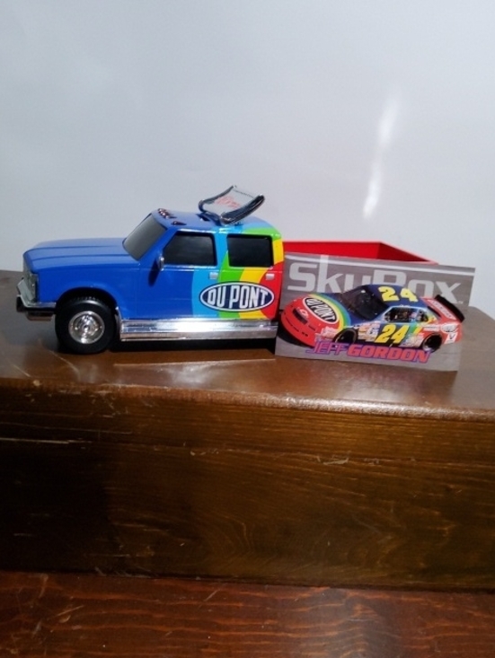 Jeff Gordon diecast metal bank. Other - Jeff Gordon 1998 Chevy Diecast Metal Bank.